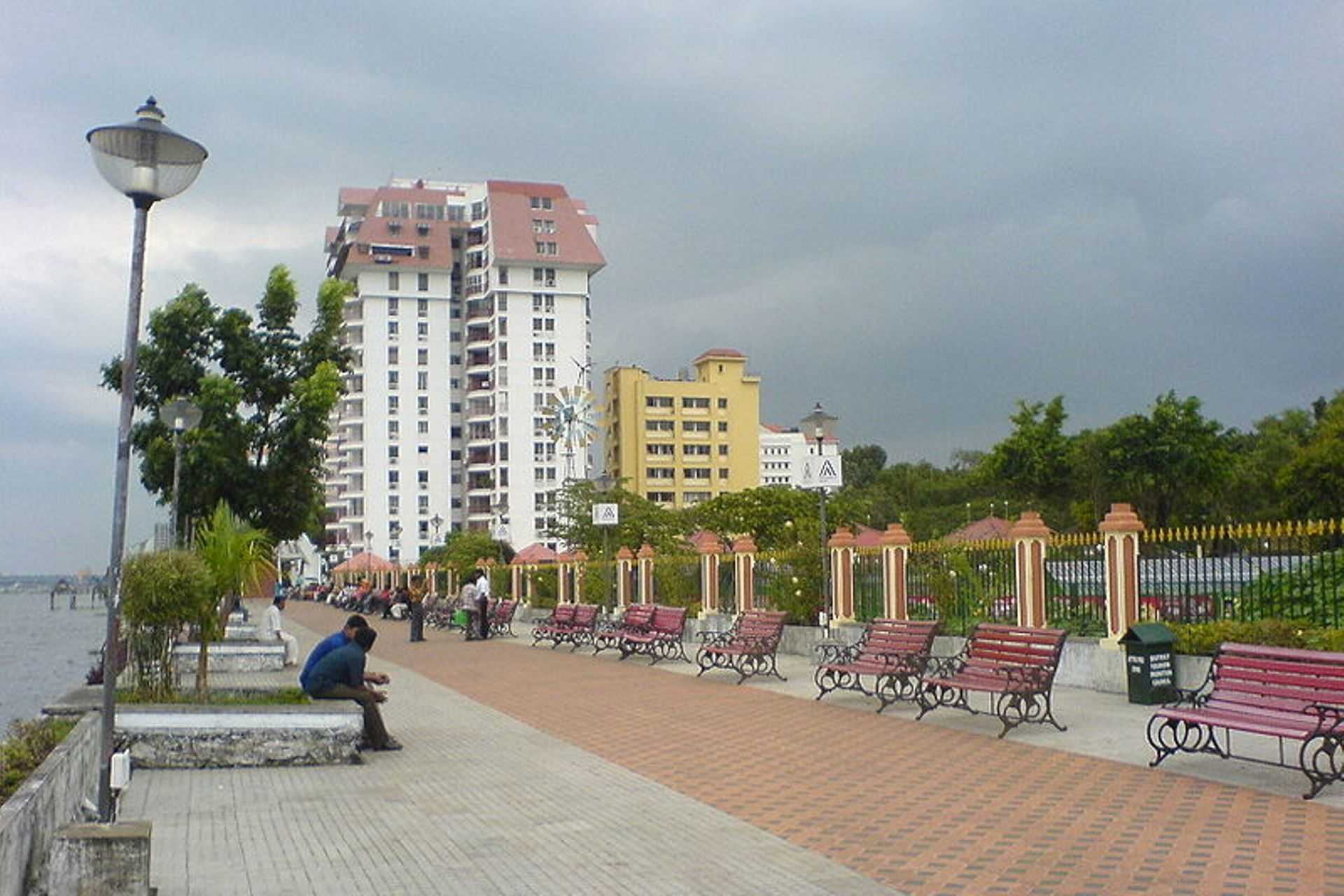 Marine drive walkways Ernakulam