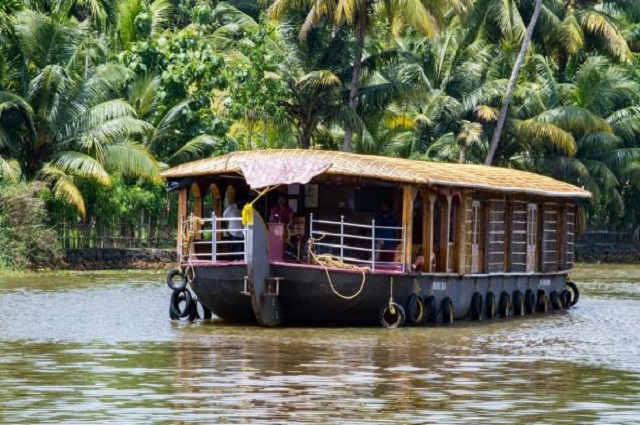 Sreekrishna Houseboat